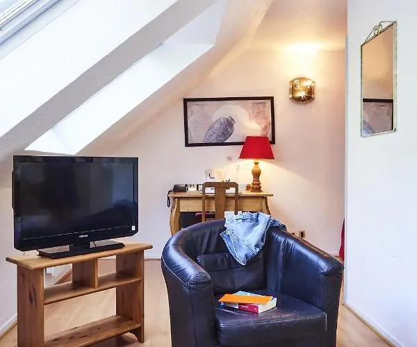 Logis Restaurant Bagatelle - 51530 מלון