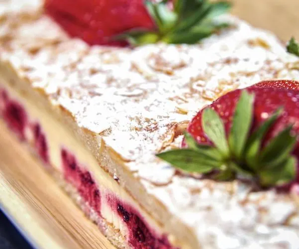 Logis Restaurant Bagatelle - 51530 מלון